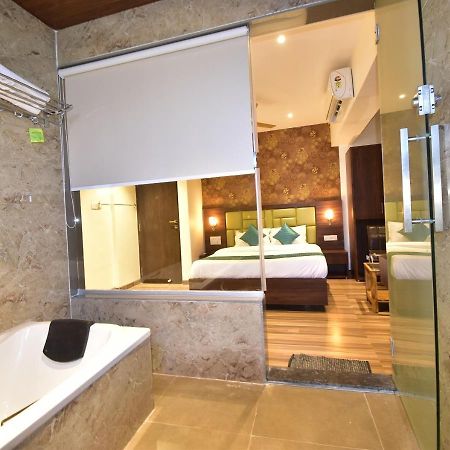 Hotel Candor Amigo Airoli Mind Space Наві-Мумбаї Екстер'єр фото