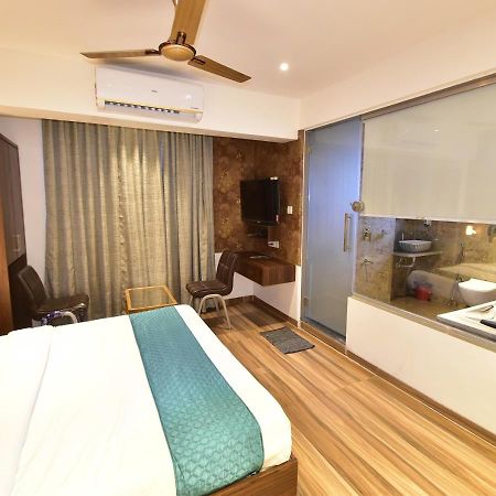 Hotel Candor Amigo Airoli Mind Space Наві-Мумбаї Екстер'єр фото